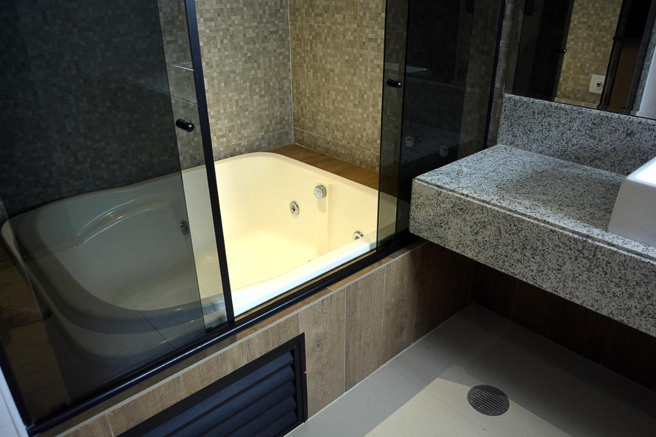 King Suite Spa Bath,1184794681:JPEG